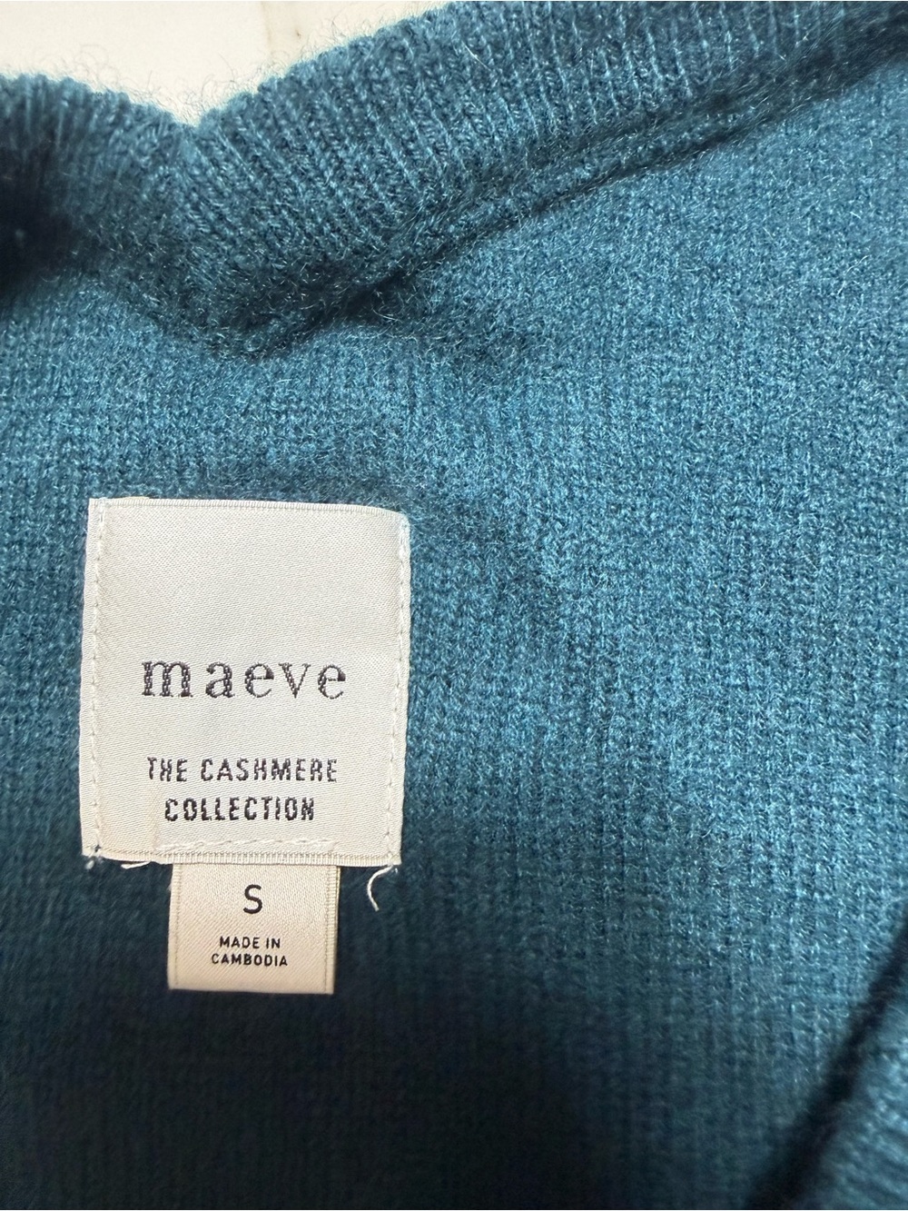 Maeve Women’s Cashmere V-Neck Sweater in Teal - Picture 3 of 7